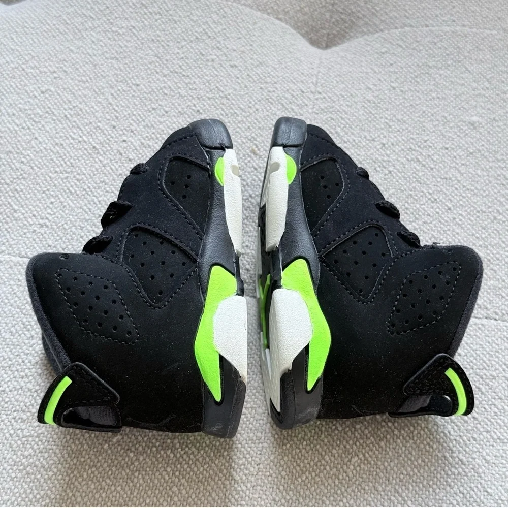 New! Jordon 6 Retro (TD) black/ electric green toddler shoes size 4C